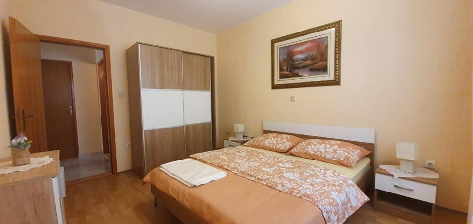 Apartments New Charming เซนญ์ ภายนอก รูปภาพ