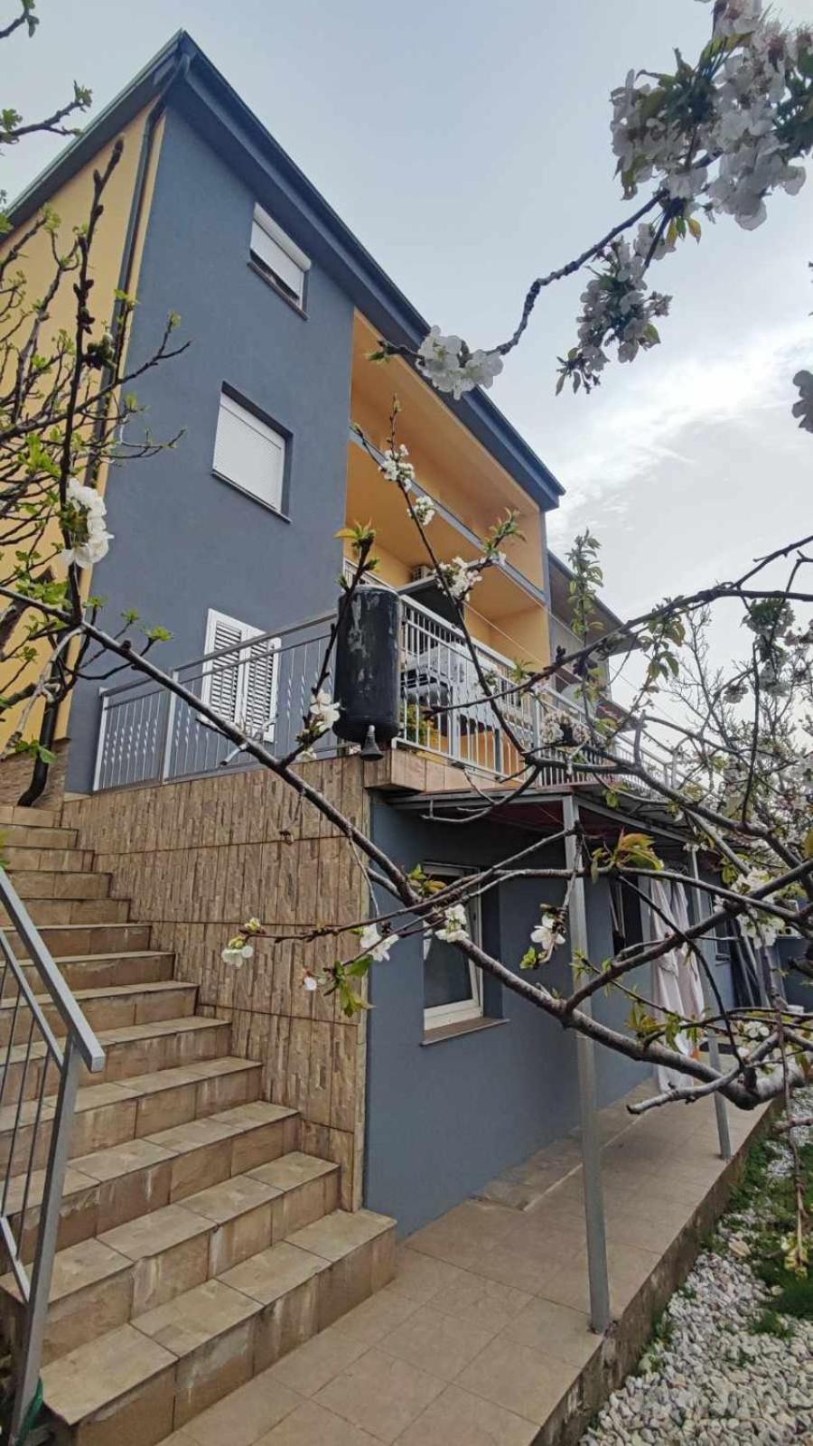 Apartments New Charming เซนญ์ ภายนอก รูปภาพ