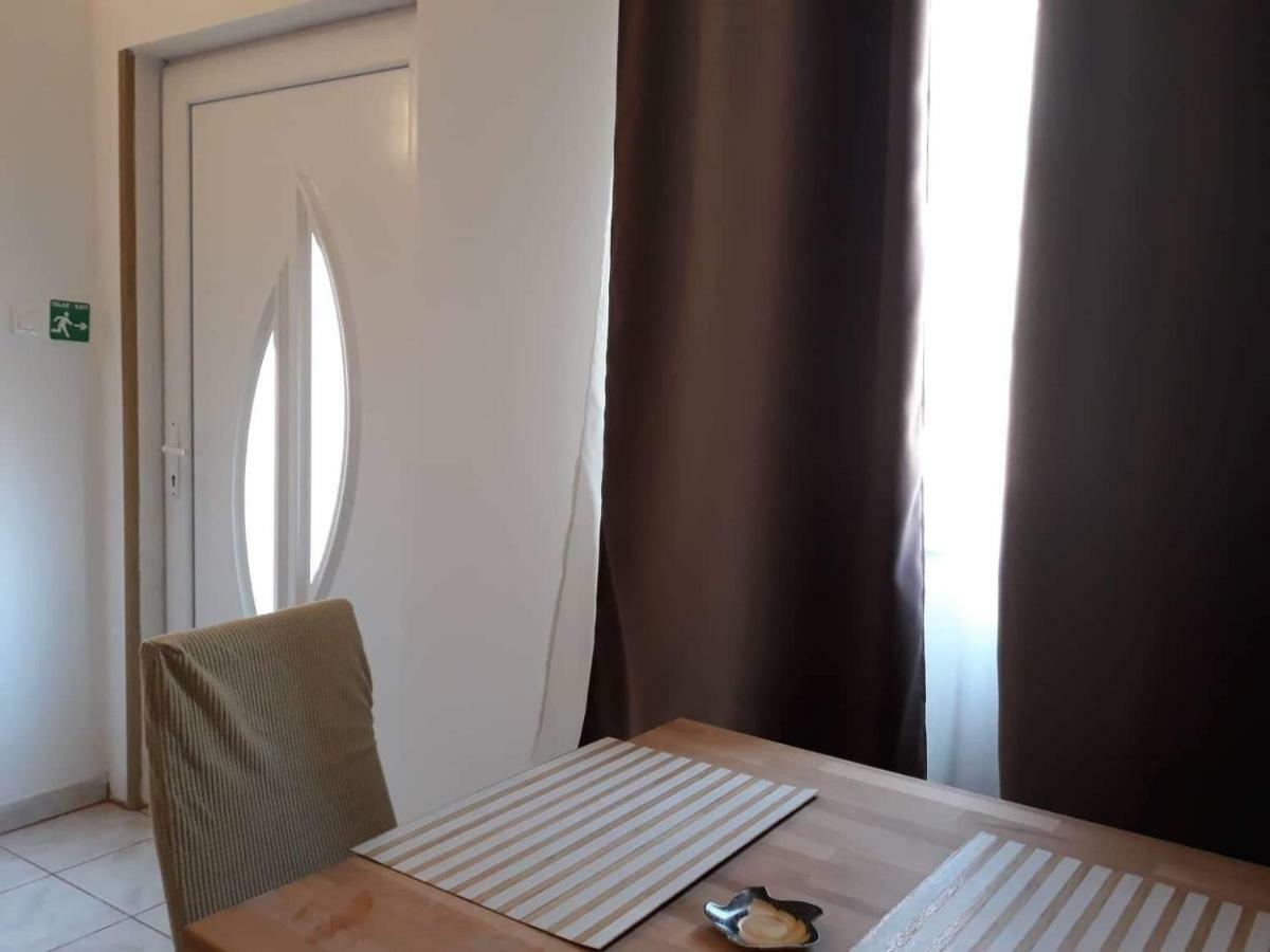 Apartments New Charming เซนญ์ ภายนอก รูปภาพ